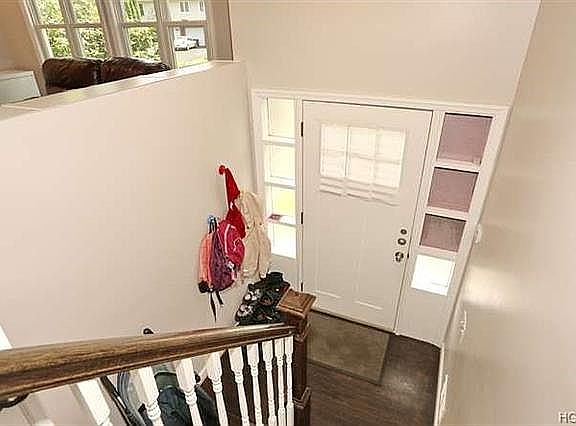 5th image of 67 Laura Dr