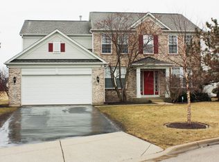 5 Hithergreen Ct, Algonquin, IL 60102