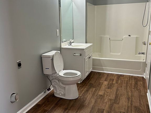 4th image of 131 Keyport Ct #135
