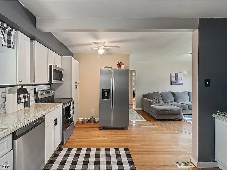 209 Grove Ave — Photo 20