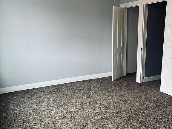 4th image of 27 Rees St #27