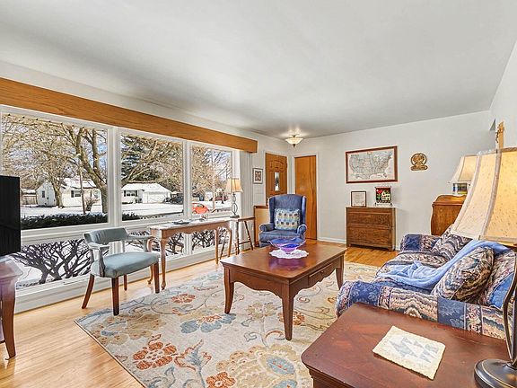 3rd image of 3621 Middlebury Dr