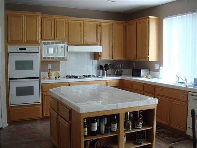 2nd image of 992 Rosal Ct