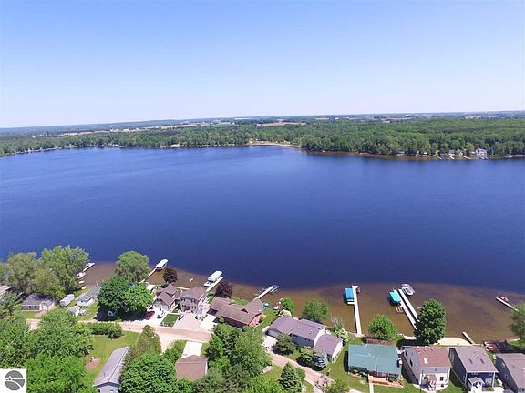 3rd image of 5422 Lake Shore Dr