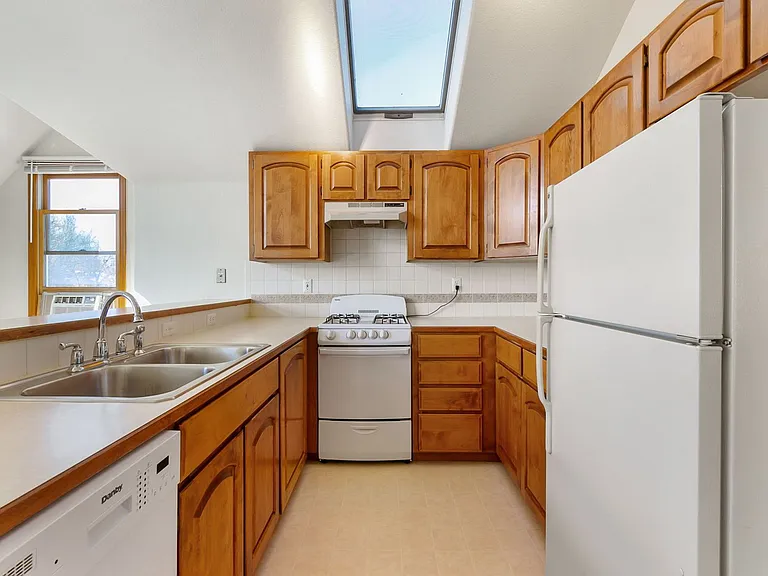 415 Mason Ct #1B — Photo 5