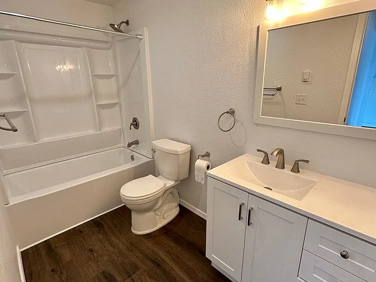 2328 Queen St #12 — Photo 10