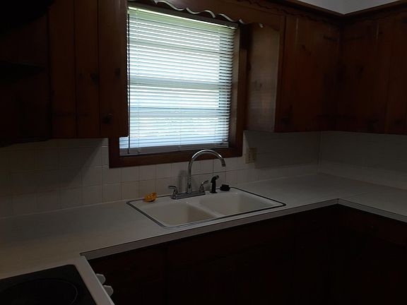 3rd image of 7517 Hawthorne Ave