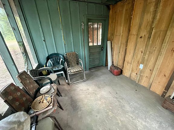 5th image of 306 Canal Ln