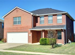 911 Dove Meadows Dr, Arlington, TX 76002