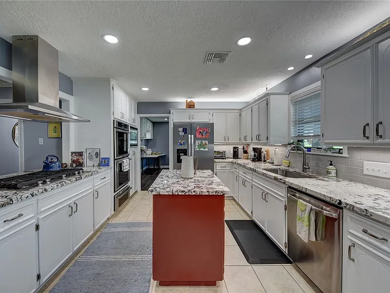 1600 Pecan St — Photo 10