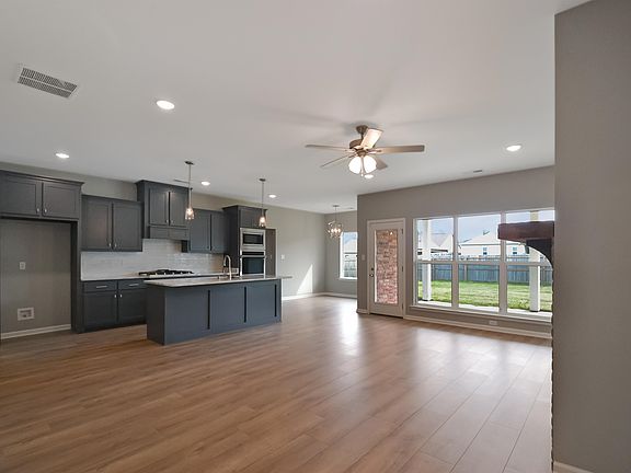 4th image of 158 Forsyth Ln