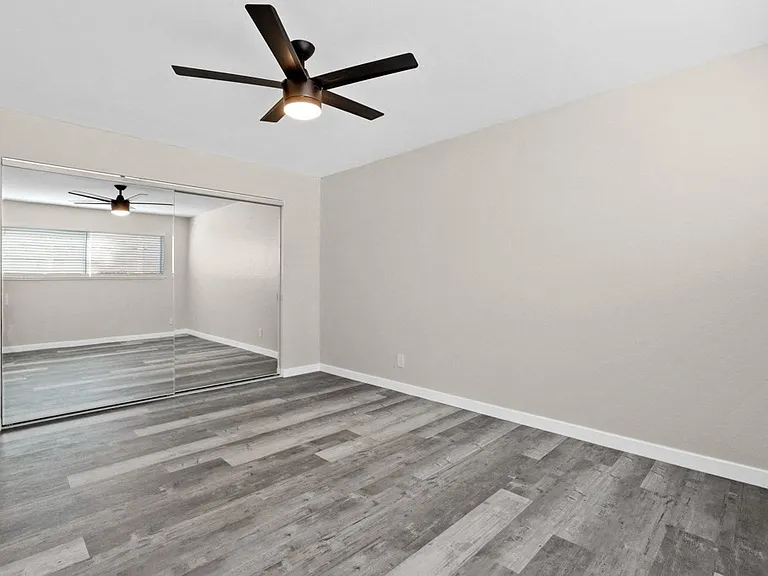 Hamilton Courtyard Apartments — Photo 7
