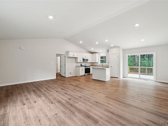 5th image of 106 E Sunrise Dr