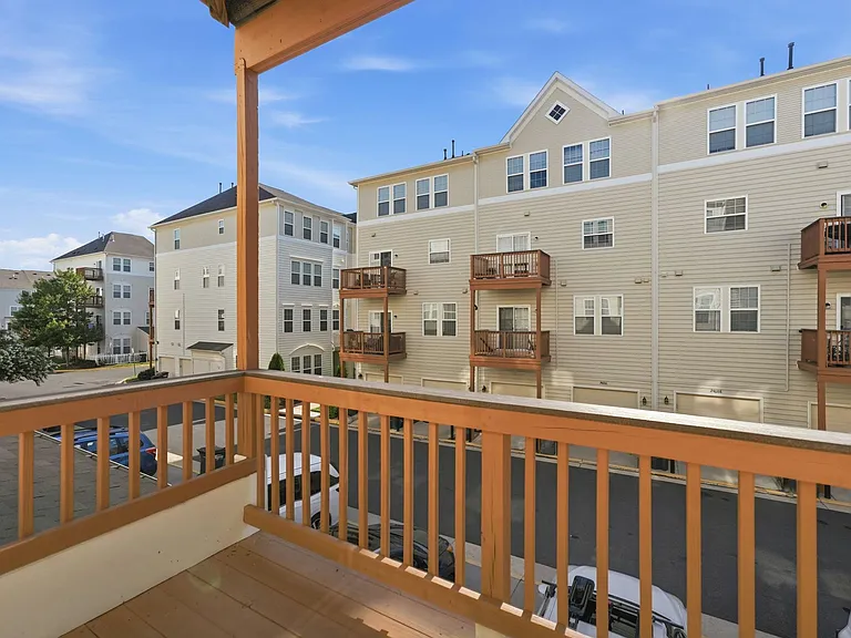 24678 Byrne Meadow Sq — Photo 7