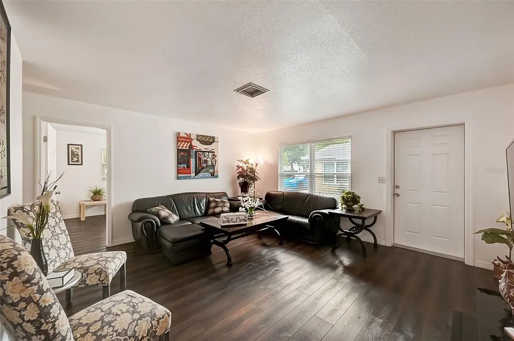 2 bed, 1.0 bath, 840 sqft, $3,000 — Photo 4