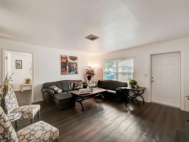 618 S Osprey Ave — Photo 4