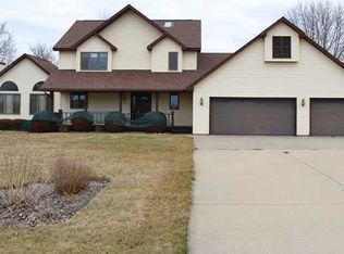 1772 Hawthorn Ln NE, Solon, IA 52333