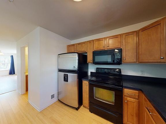 2nd image of 3079 Barclay Way