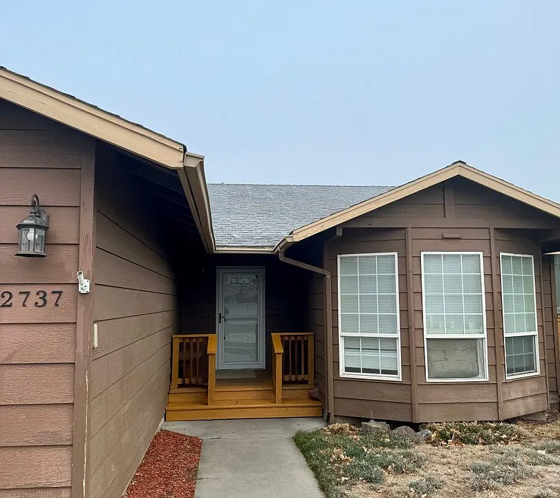 2737 SW Quartz Ave
