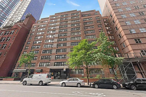 Rented by Douglas Elliman | media 17