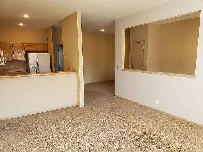 581 Woodson Ln — Photo 5