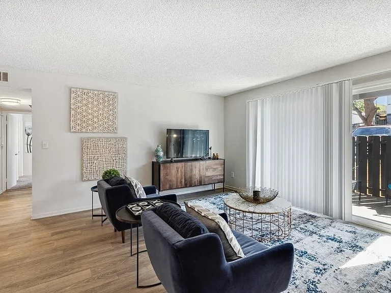 The District Apartment Homes — Photo 3