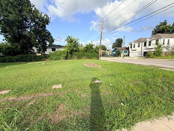 4th image of 4701 Market St