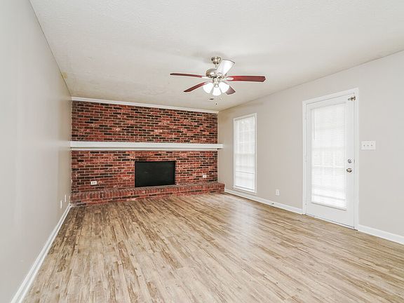 4th image of 100 Woodsong Dr