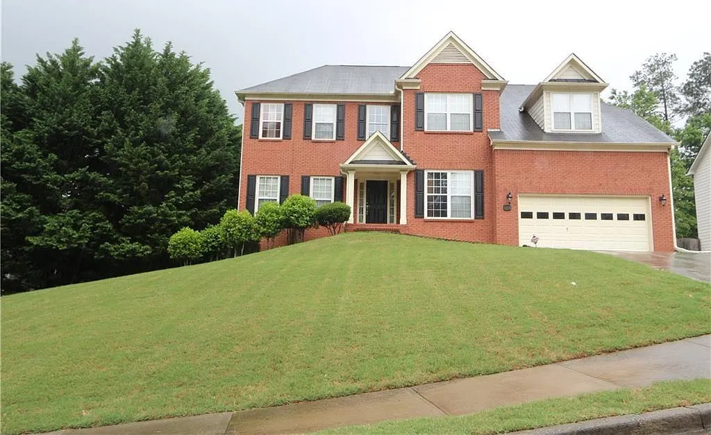 5 bed, 2.0 bath, 3213 sqft, $2,900 — Photo 1