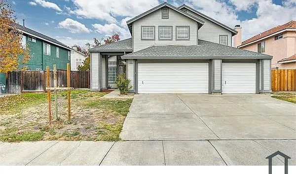 1585 Foxwood Dr — Photo 2