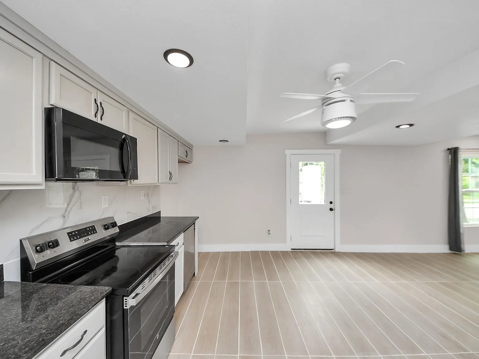 2 bed, 1.0 bath, 980 sqft, $1,300 — Photo 4