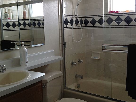 2nd Bath upstairs