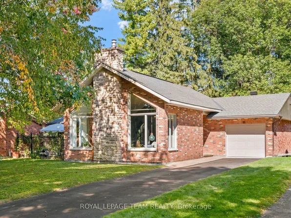 33 Rutherford Cres, Ottawa, ON K2K 1N1