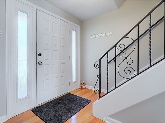 2nd image of 799 Lauren Ct