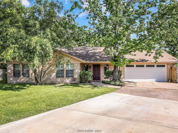 1007 Crestwood Dr, Bryan, TX 77801