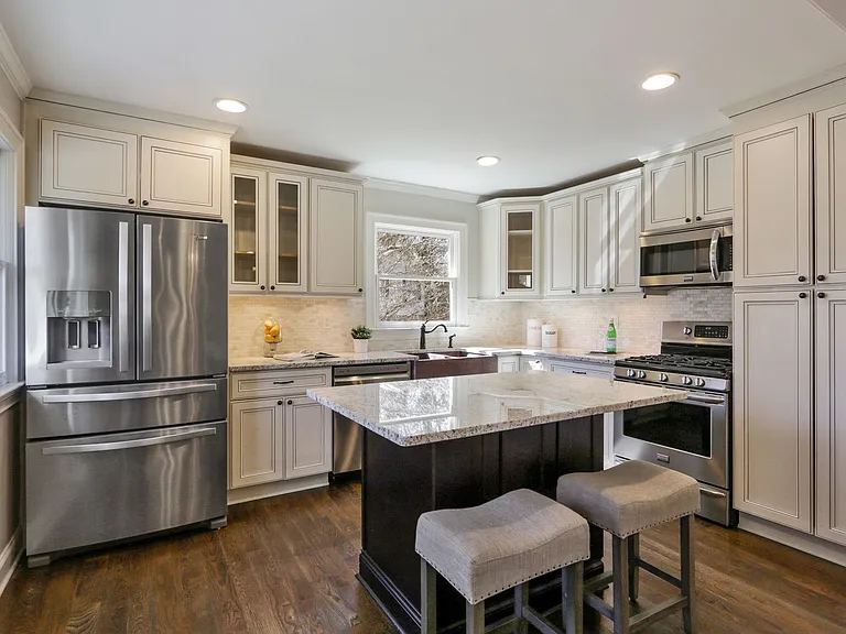 220 Mansell Cir — Photo 11