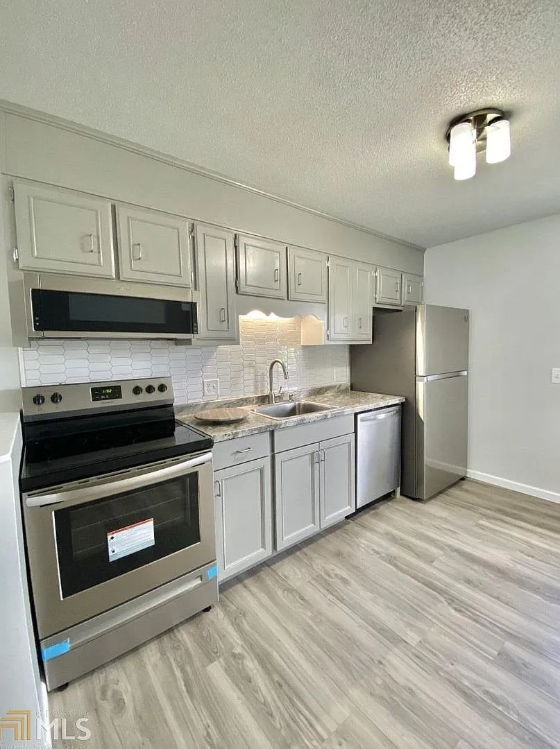 230 Lanier Drive #271 — Photo 2