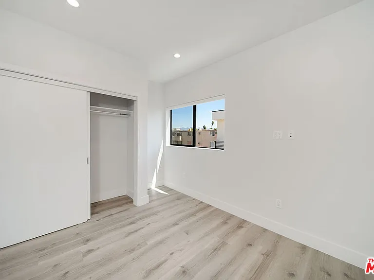 406 1/2 N Kenmore Ave — Photo 12