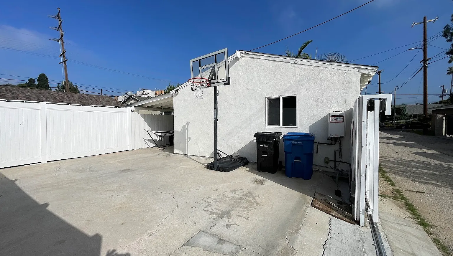 Studio, 400 sqft, $1,795 — Photo 2