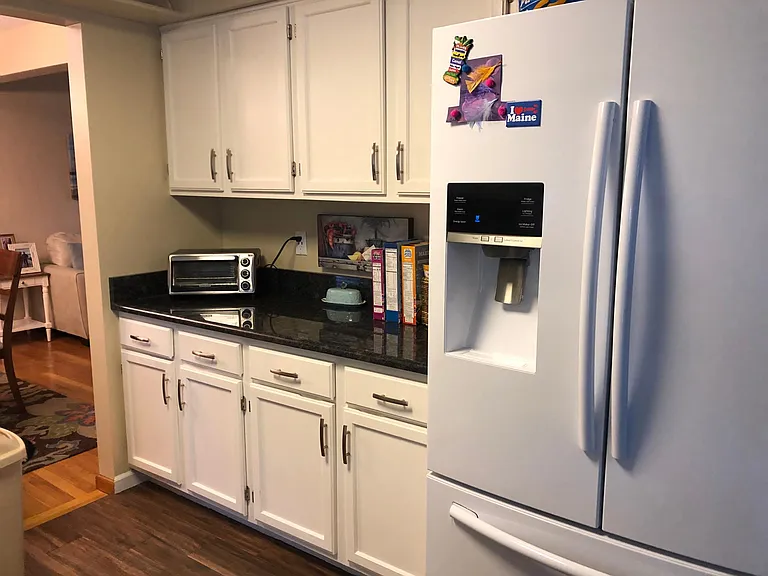 881 Linden Ave — Photo 3