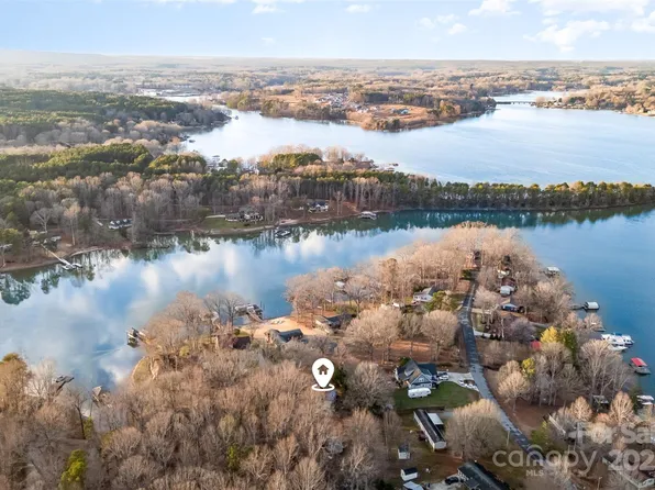 4944 Vagabond Ln, Sherrills Ford, NC 28673