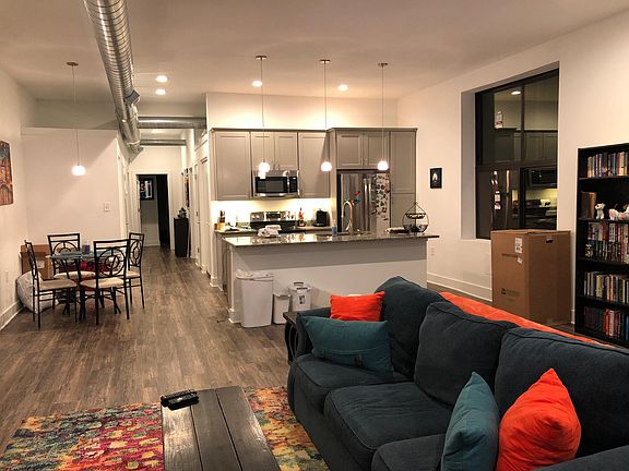 Furnished view with apt lights (1st tenant / Furnishings not included)