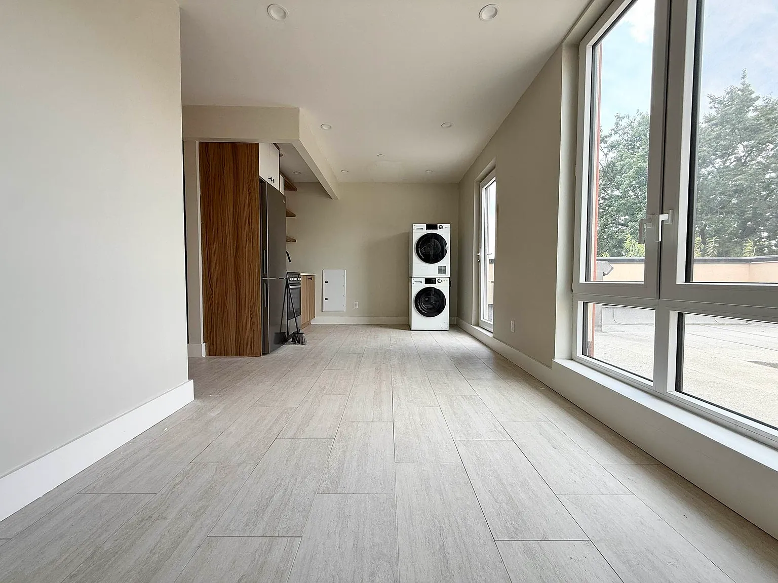 1556 New York Avenue — Photo 1