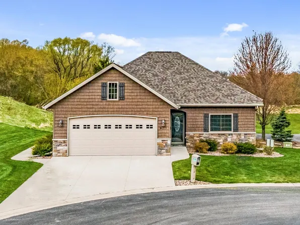 W6995 Brackenwood Ln, Greenville, WI 54942