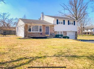 8 Lakeview Dr, Holland, PA 18966