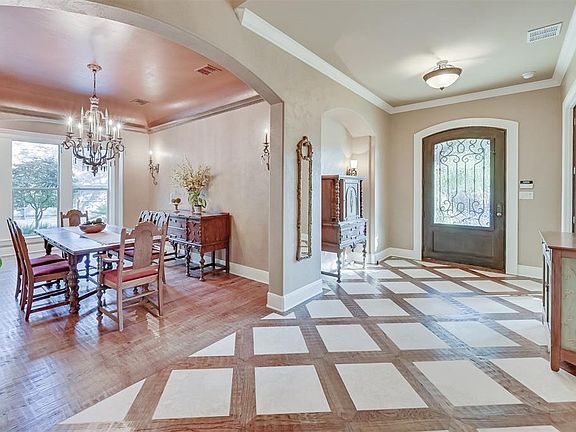 3rd image of 1926 Royal Crest Dr