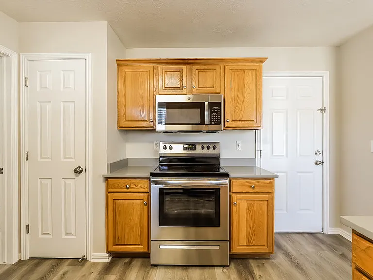 4083 S 1100 W — Photo 9