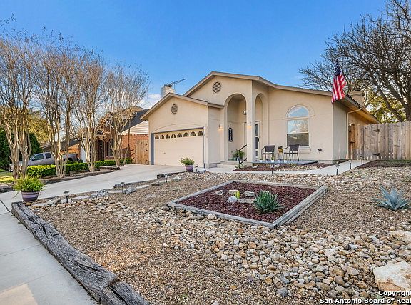 2nd image of 2006 Lotus Blossom St