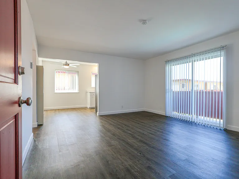 Driftwood Apartments — Photo 10