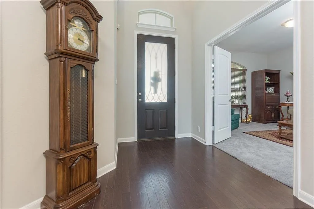 4 bed, 2.5 bath, 3157 sqft, $2,750 — Photo 2